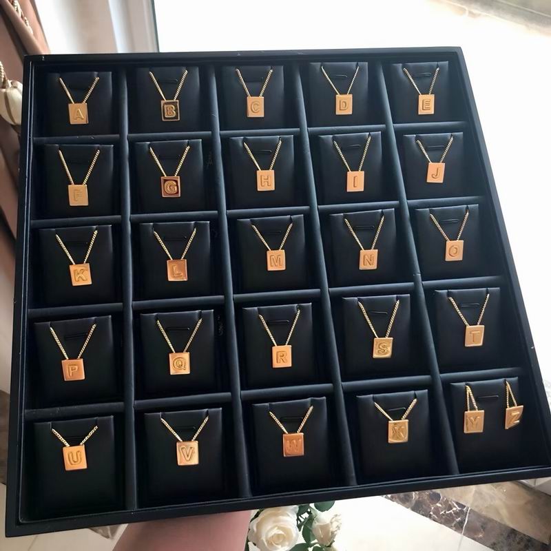 Celine Necklace 05lyr149 (3)